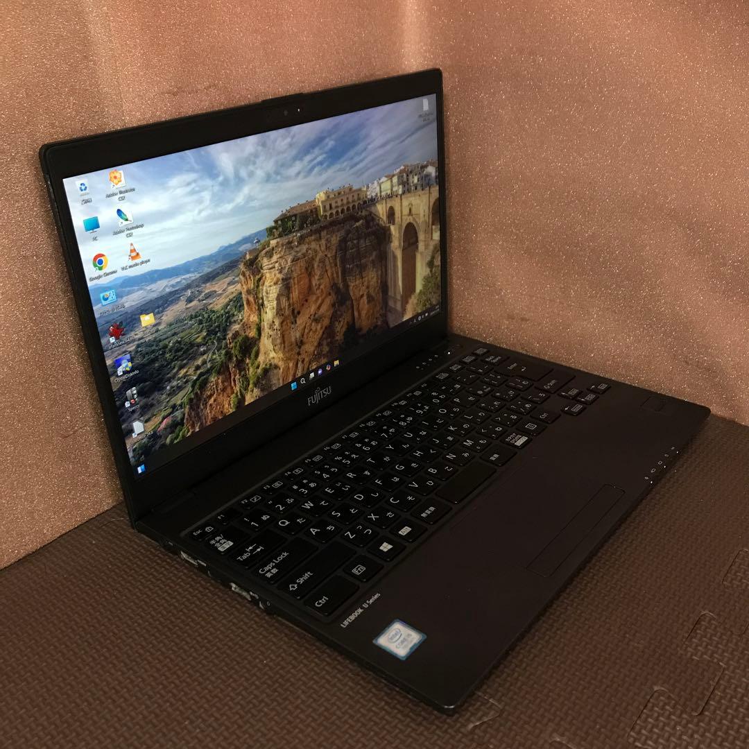 富士通　超軽量モバイル 第7世代 CORE i5 ８Gメモリ SSD