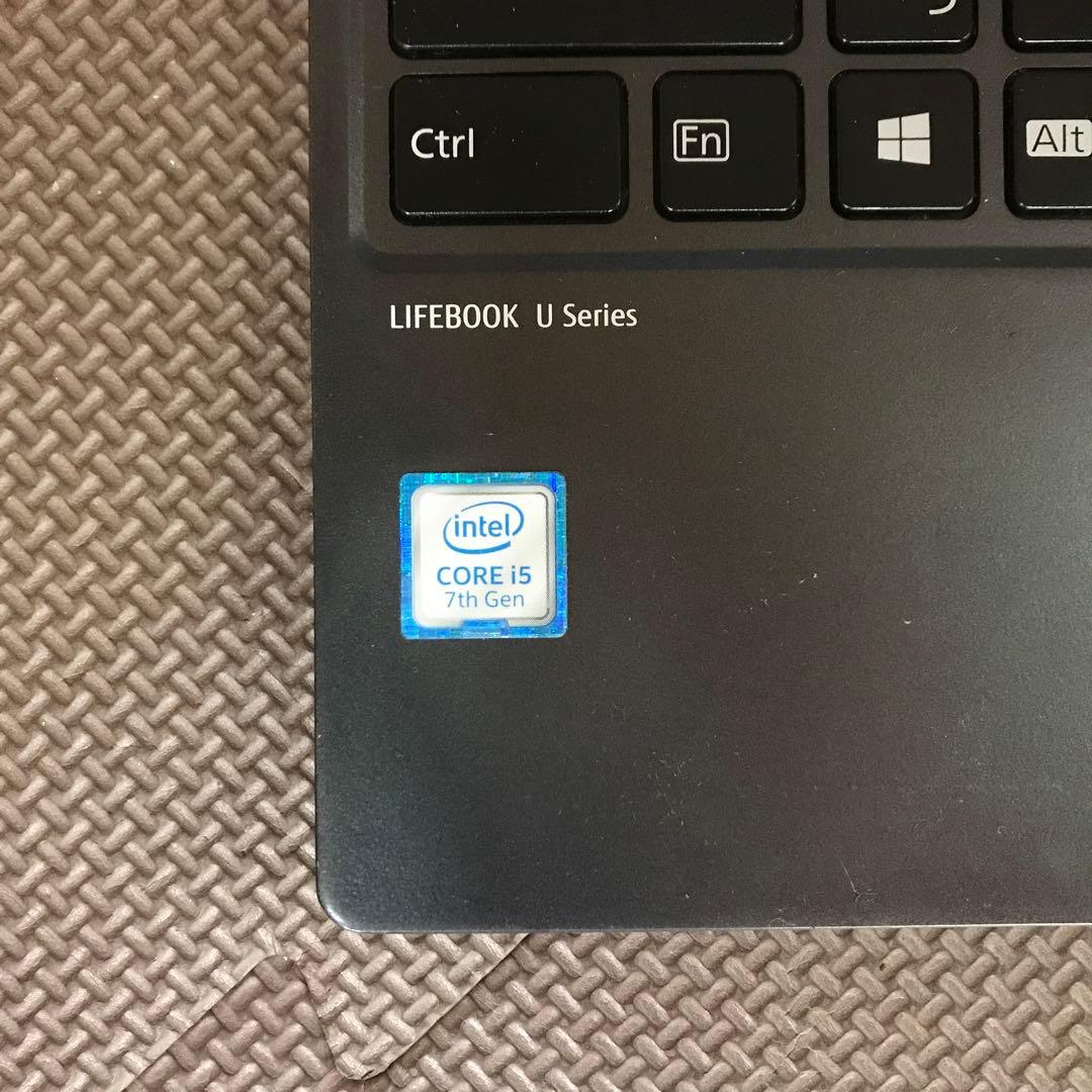 富士通　超軽量モバイル 第7世代 CORE i5 ８Gメモリ SSD