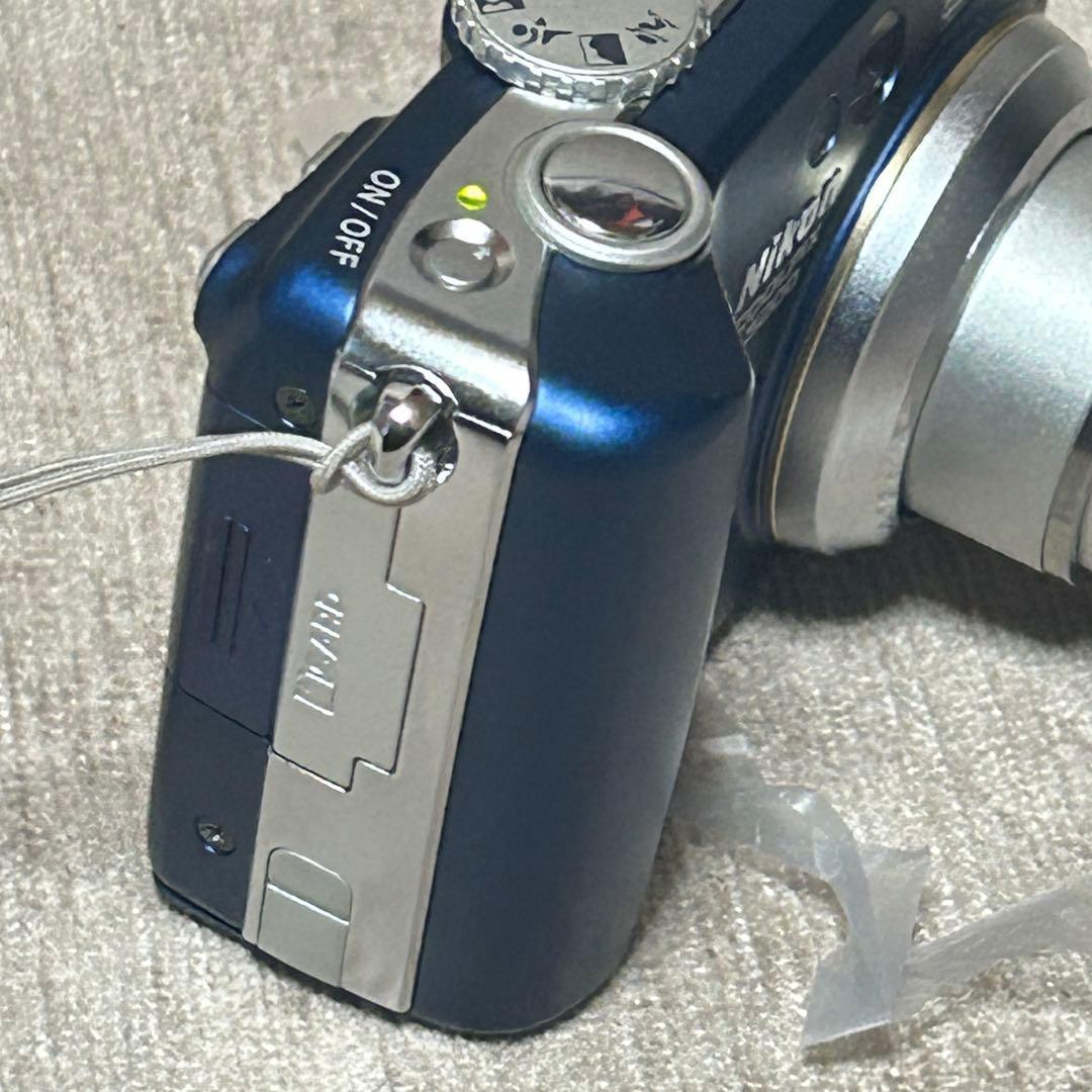 稼働品　美品　付属品完備　Nikon COOLPIX E5200 ブルー