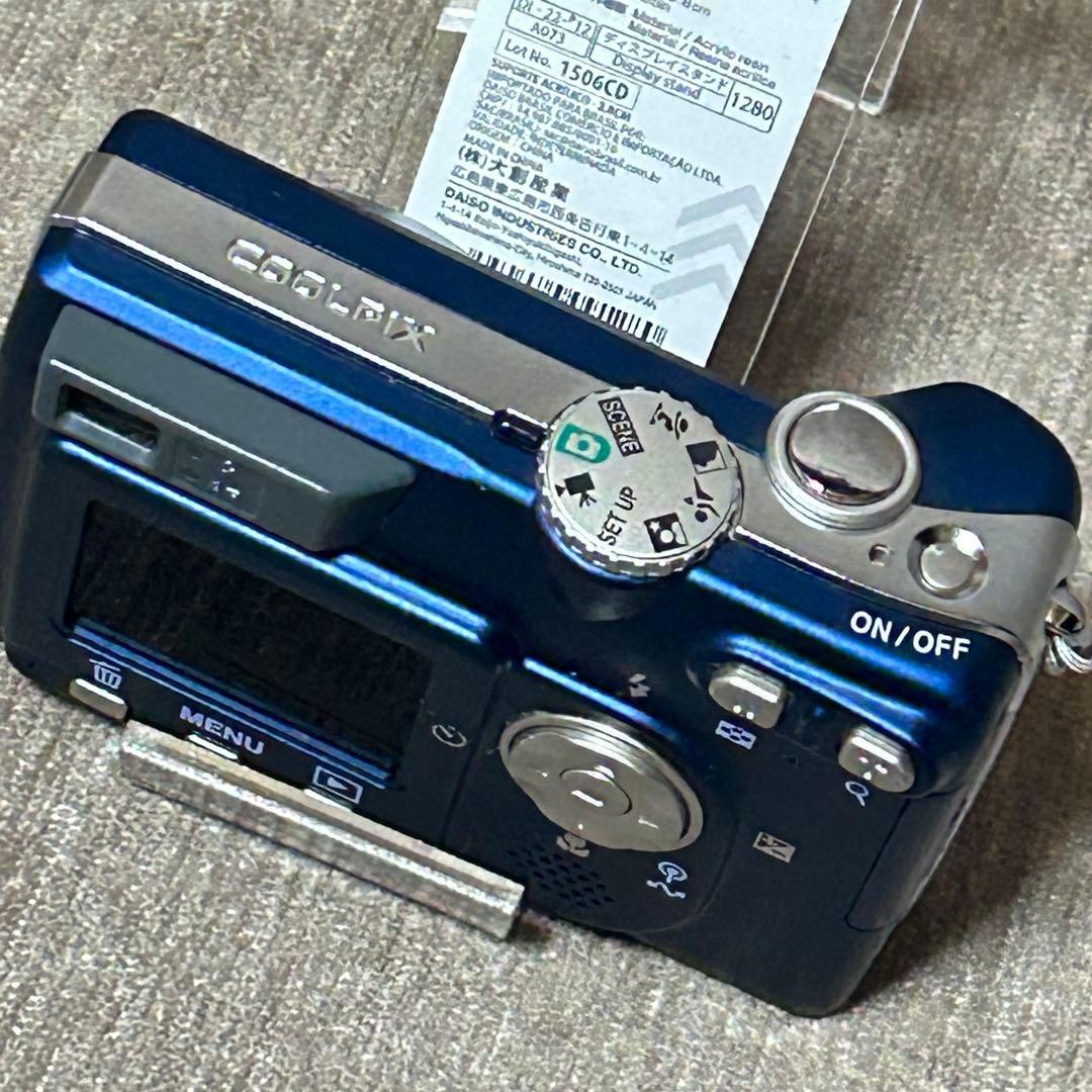 稼働品　美品　付属品完備　Nikon COOLPIX E5200 ブルー