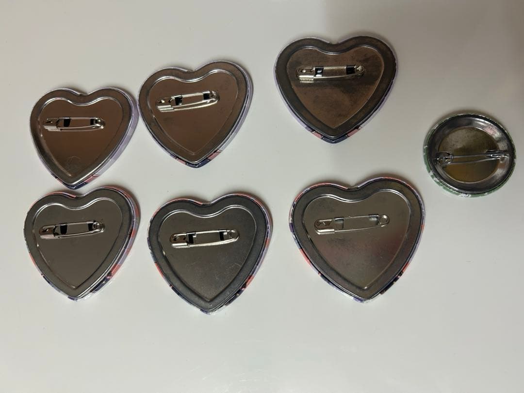 すとぷり ななもり。 ハート型缶バッジ 缶バッチ