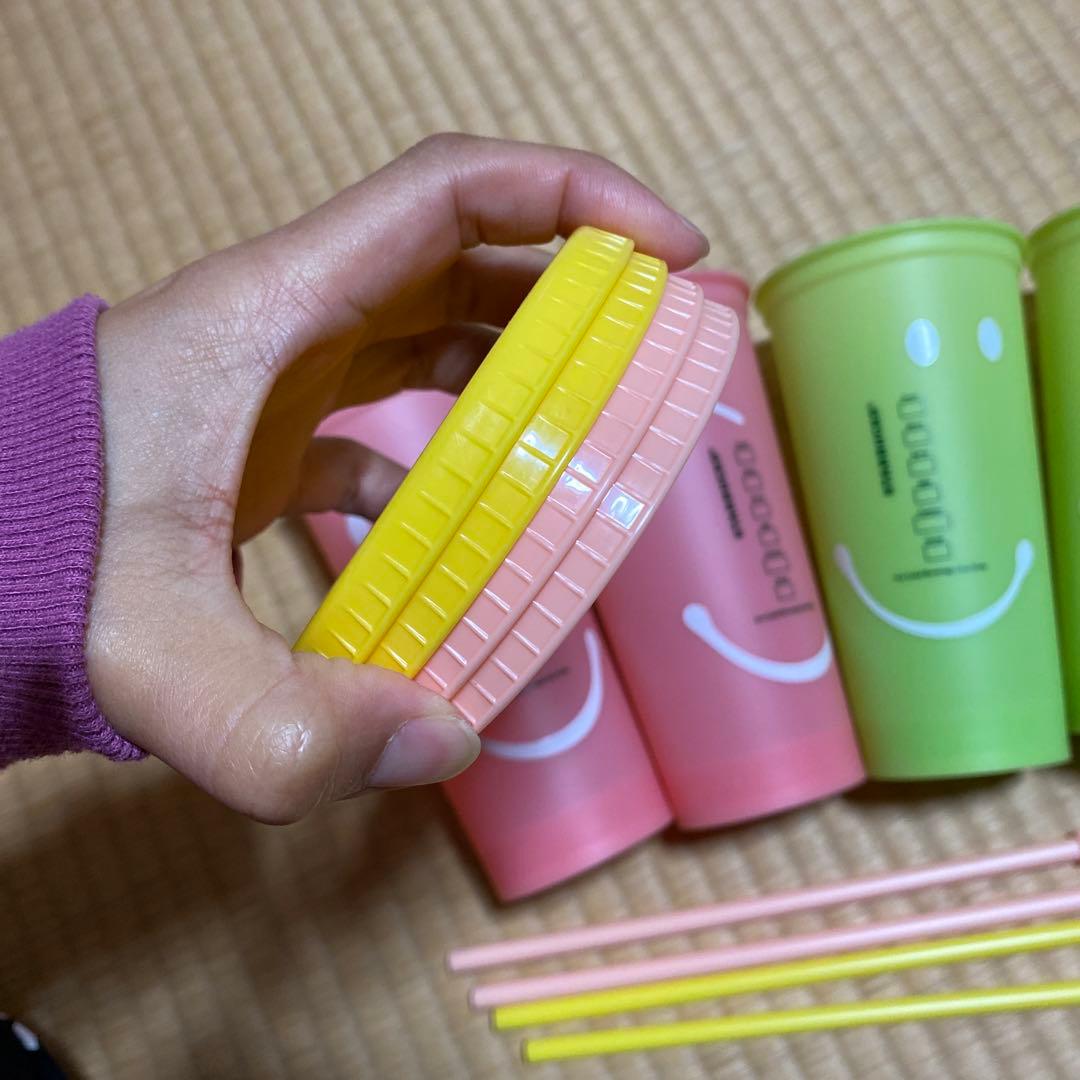 新品　スターバックス　カラーチェンジリユーザブルコールドカップ　4個