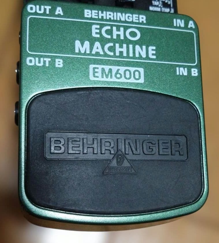 ギター BEHRINGER ECHO MACHINE EM600