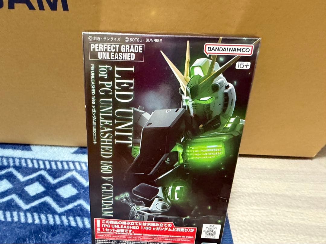 新品未開封　PG UNLEASHED 1/60 νガンダム、LEDセット