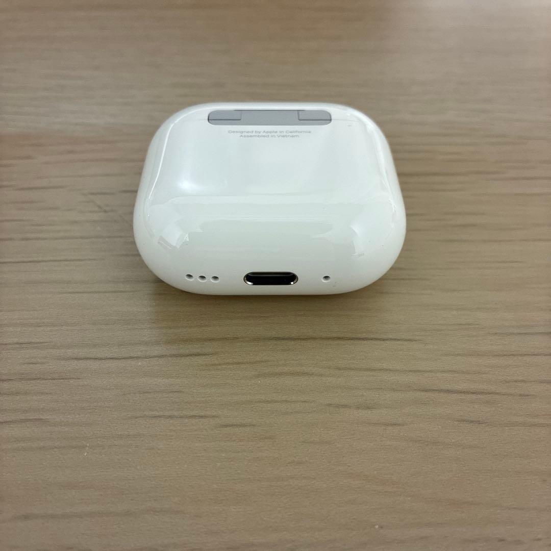 Airpods4 ANC アクティブノイズキャンセリング機能搭載　関連グッズ付き