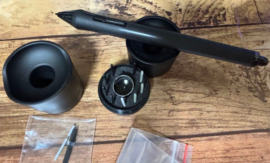 WACOM Cintiq 22HD DTK-2200/K1【送料込・匿名配送】