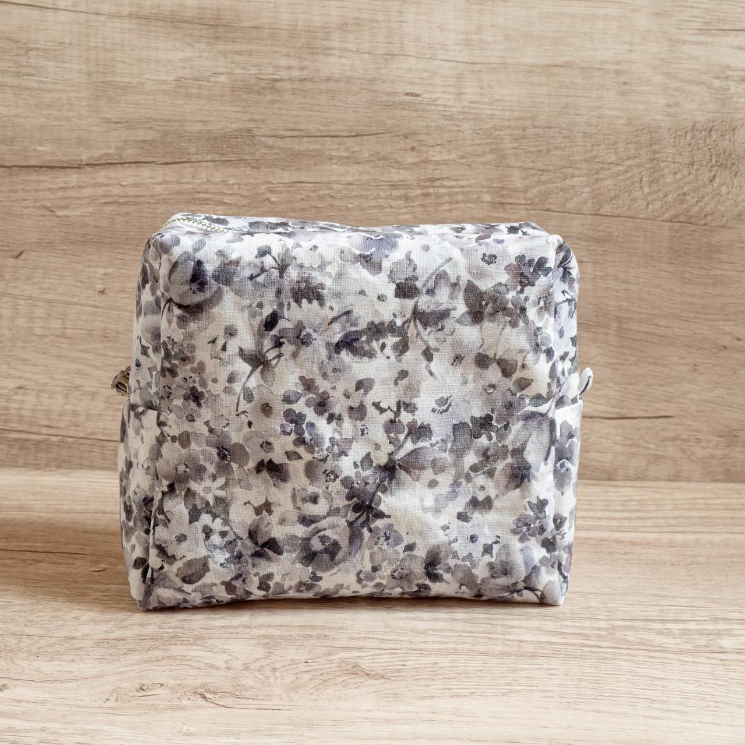 【Yページ】　（手帳ポーチ／サイズ2 ）モノクロ・フラワー