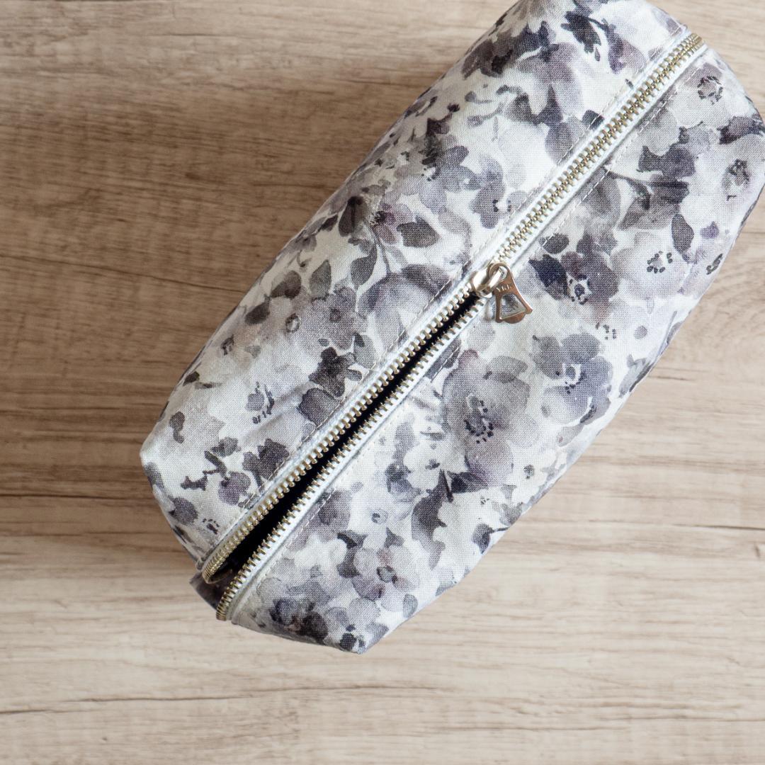 【Yページ】　（手帳ポーチ／サイズ2 ）モノクロ・フラワー