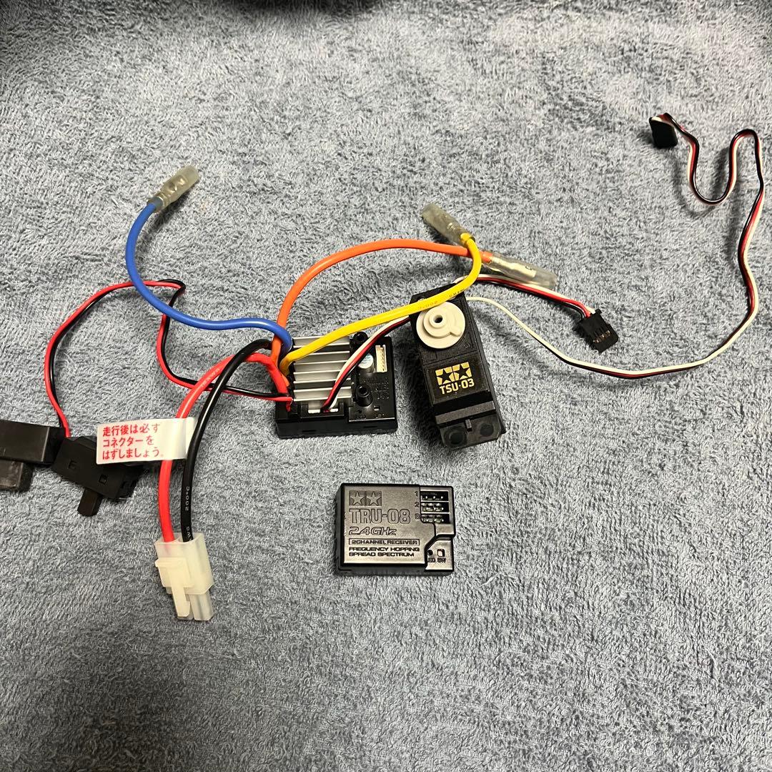中古ラジコンパーツセット。モーター3種・バッテリー2種・受信機・サーボ・アンプ。