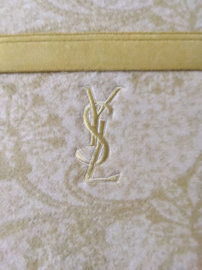 ♡くぅちゃん♡Yves Saint Laurent ★シルク100%毛布