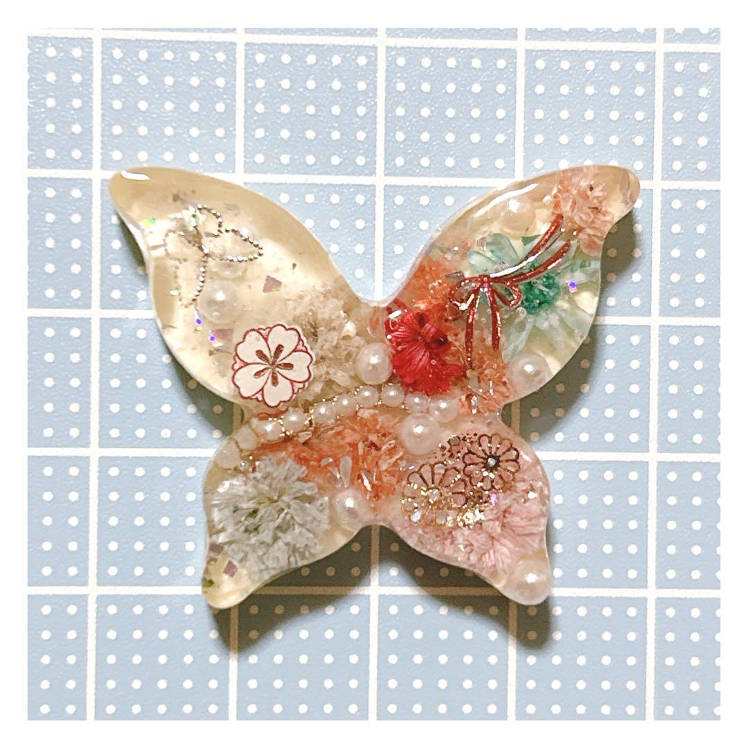 No 992❣️大人可愛い蝶々型レジンヘアゴム❣️٩(๑❛ᴗ❛๑)۶❣️