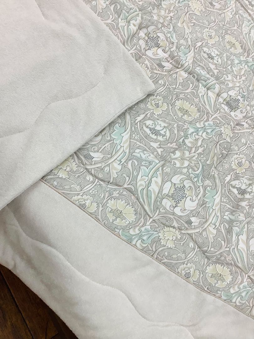 値下げ新品！ウイリアムモリスV&A タオル肌布団綿100%上品グレージュ