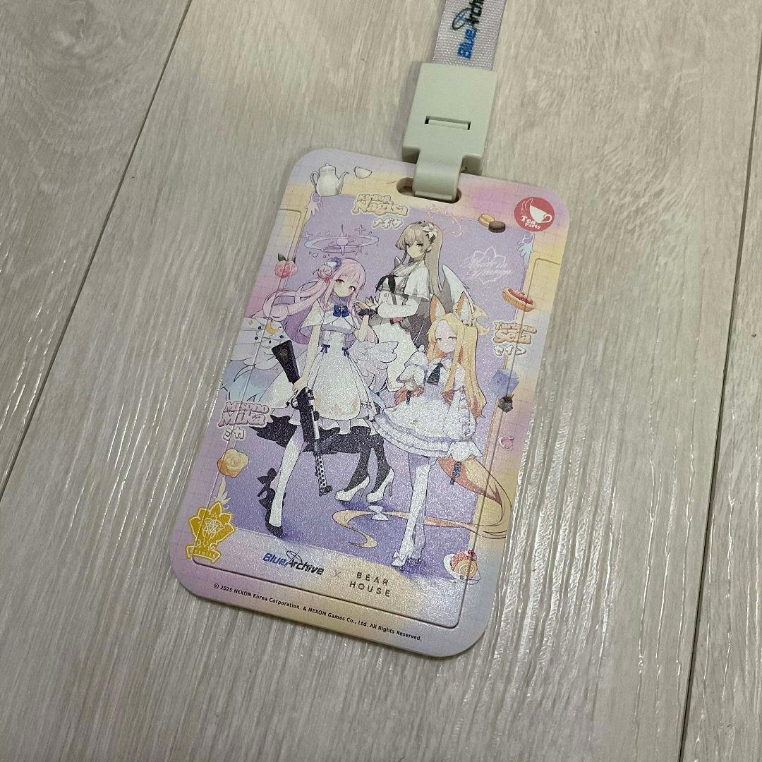 【タイ限定】　ブルーアーカイブ　コラボ　ナギサ　ミカ　セイアカードホルダー