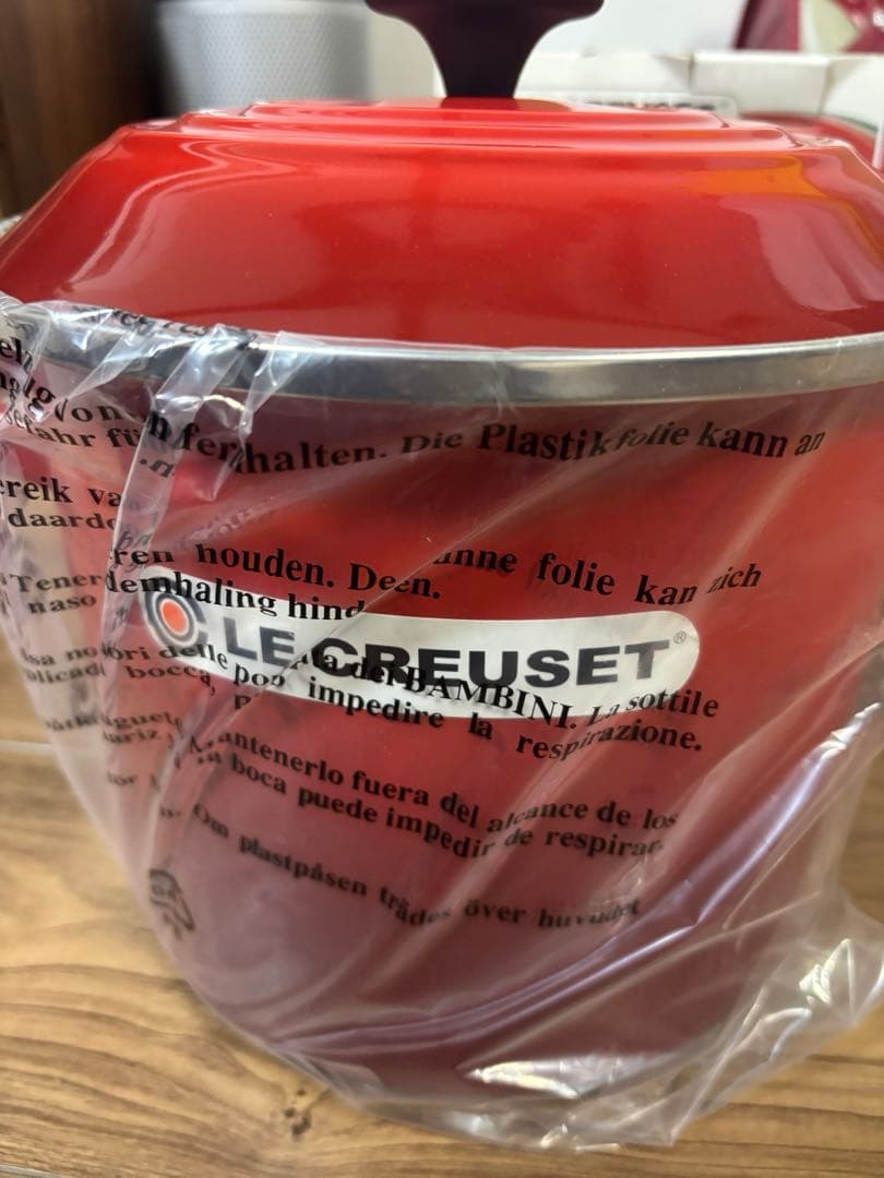 新品未使用　ル・クルーゼ　ストックポット　深鍋　寸胴. チェリーレッド　大容量