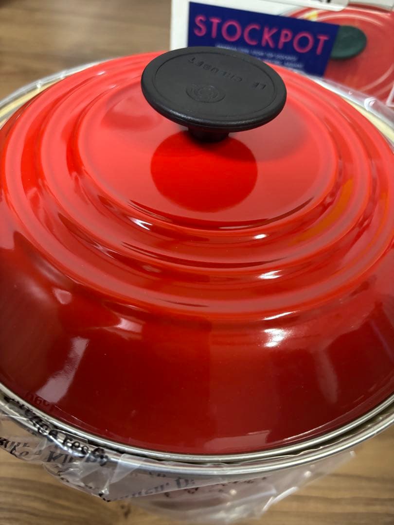 新品未使用　ル・クルーゼ　ストックポット　深鍋　寸胴. チェリーレッド　大容量