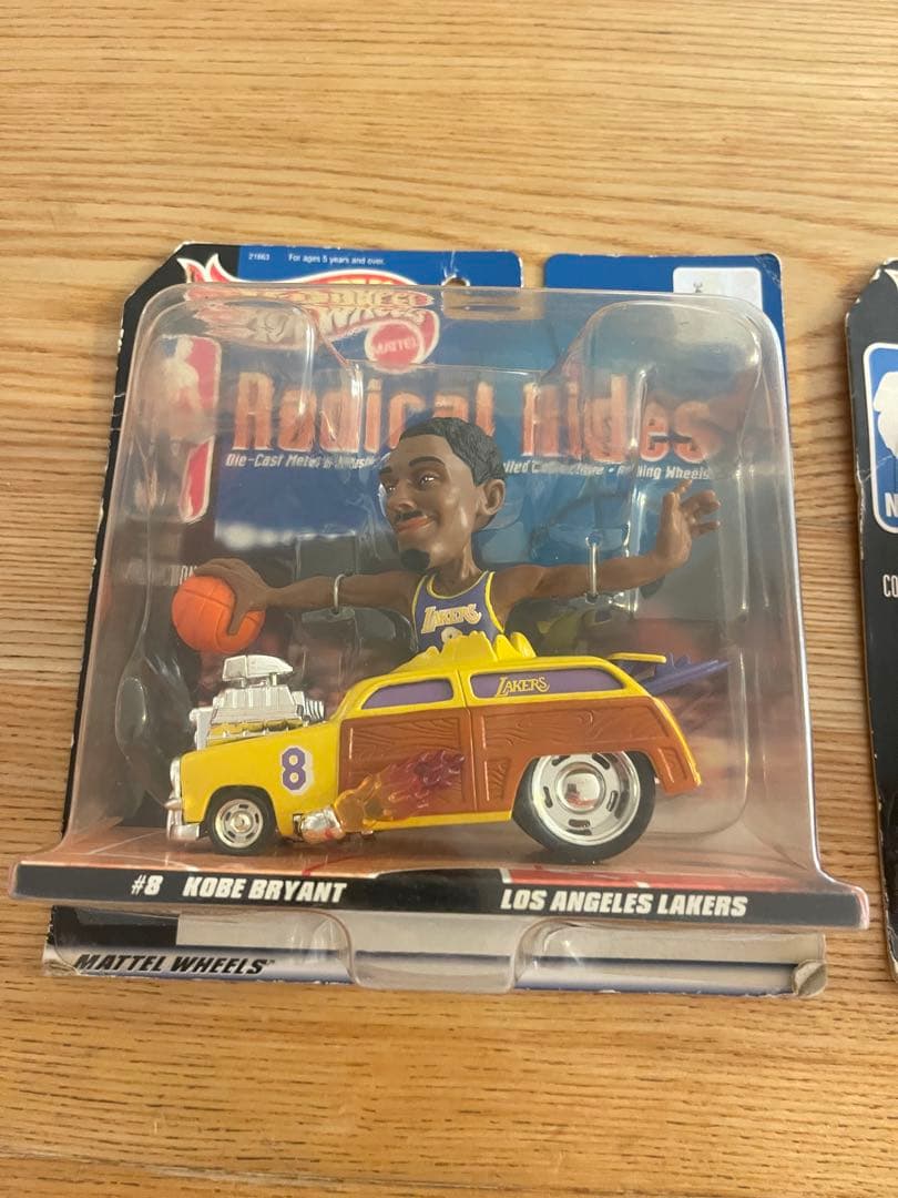 NBA ホットウィール ジョーダン　コービーミニカーセット