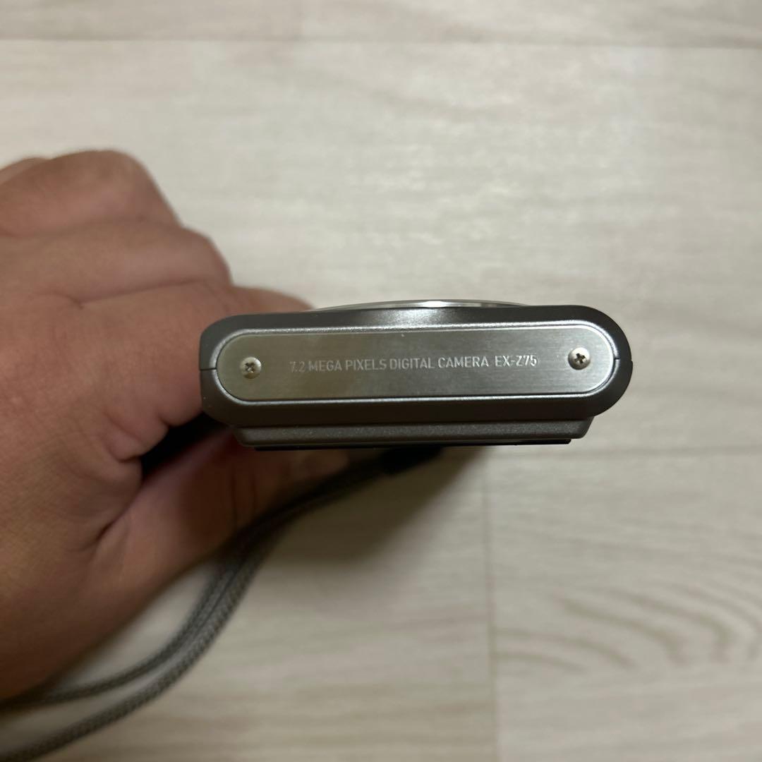 CASIO EXILIM EX-Z75 デジタルカメラ シルバー