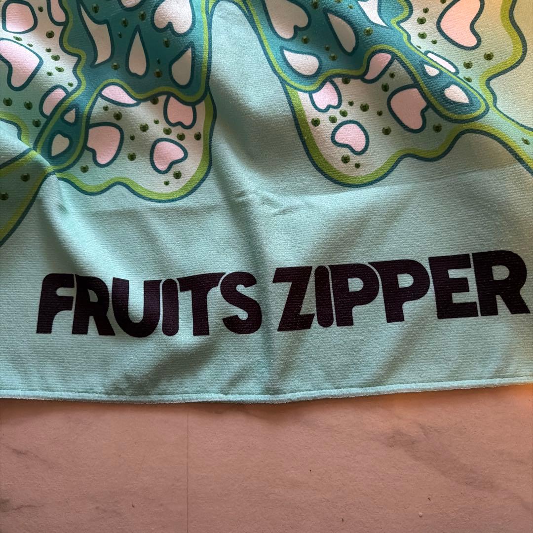 FRUITS ZIPPER 櫻井優衣フード付きタオル