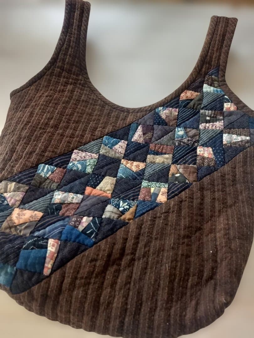 【一点もの】茶色の古布ハンドメイド　バッグ　パッチワークデザイン