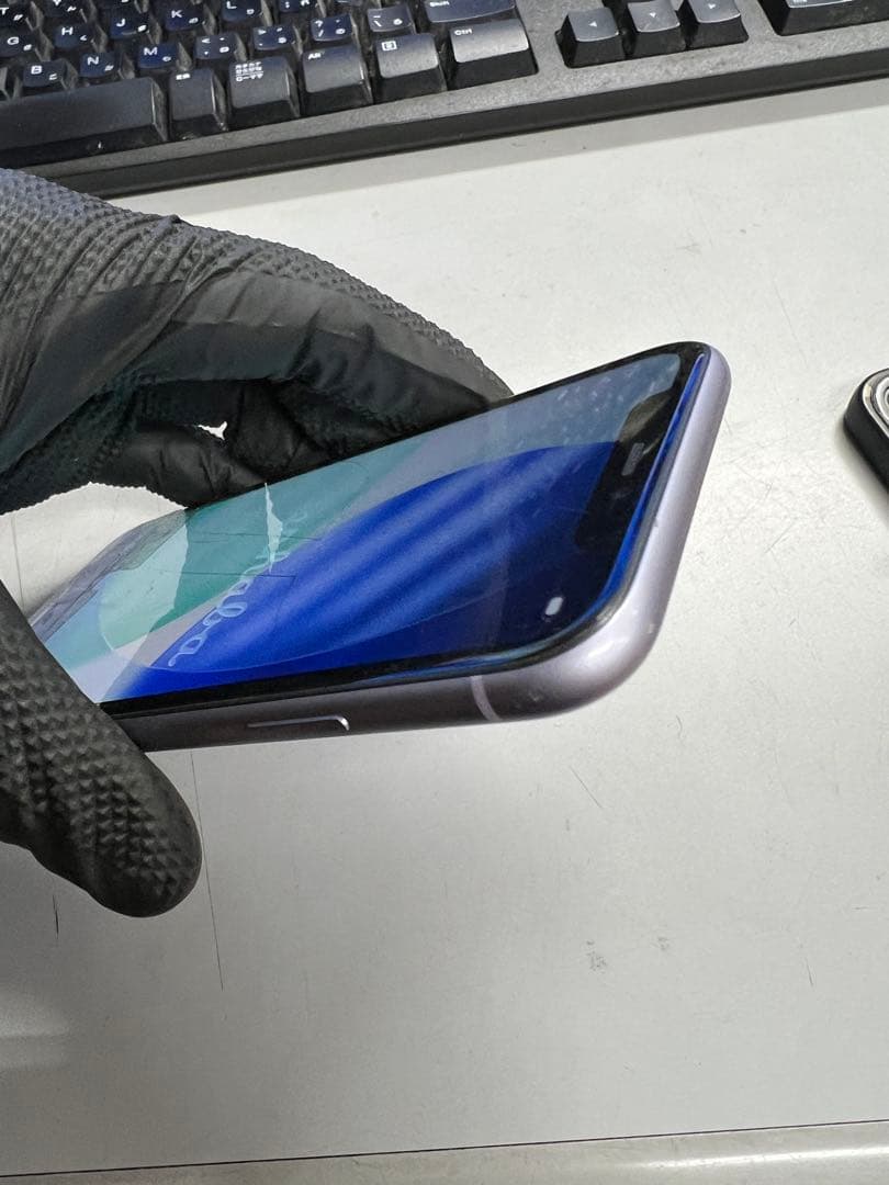 iphone 11 64GB 割れあり　新品カバーつき