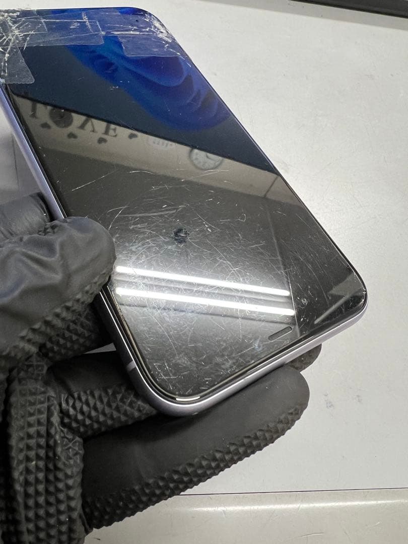 iphone 11 64GB 割れあり　新品カバーつき