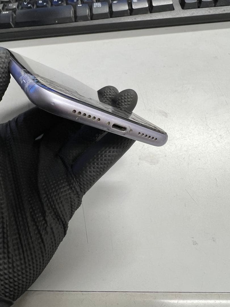 iphone 11 64GB 割れあり　新品カバーつき