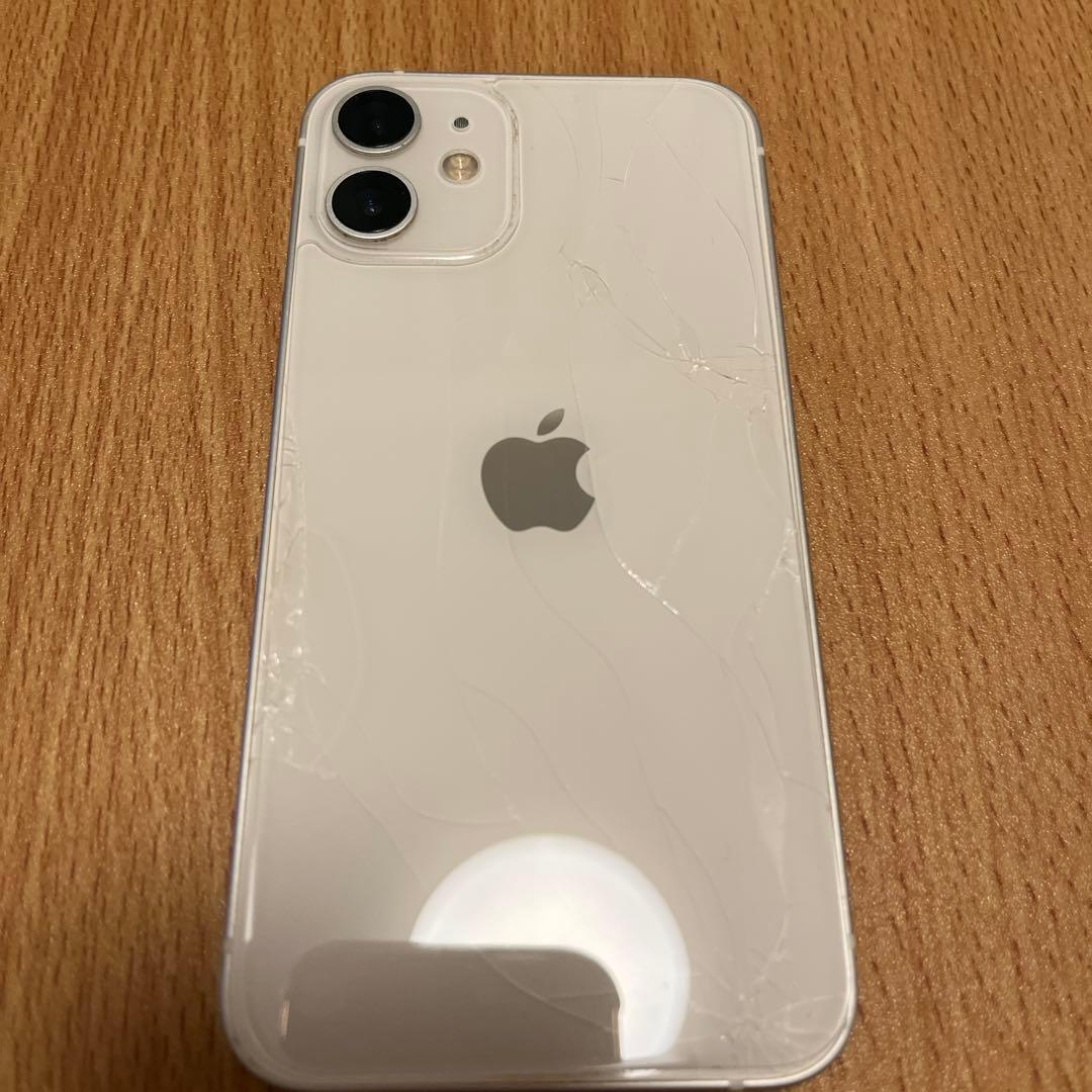 iPhone 12 mini ホワイト 背面割れあり