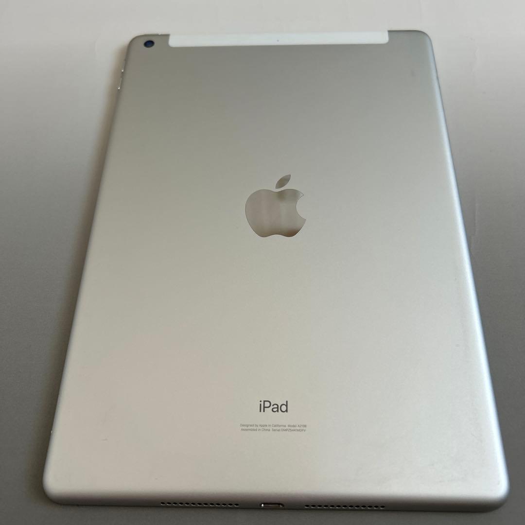 美品 第7世代Apple iPad シルバー