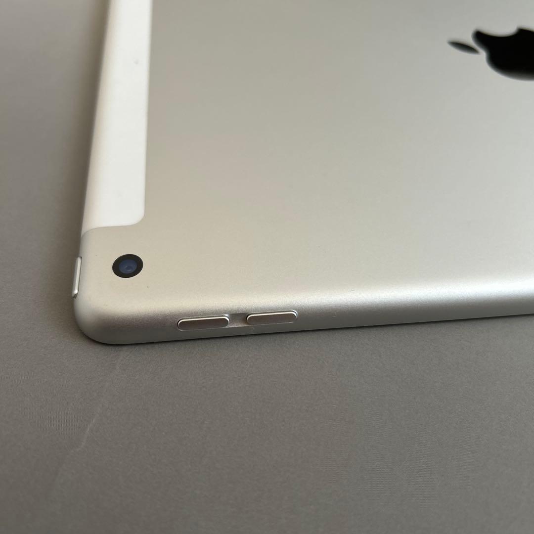 美品 第7世代Apple iPad シルバー