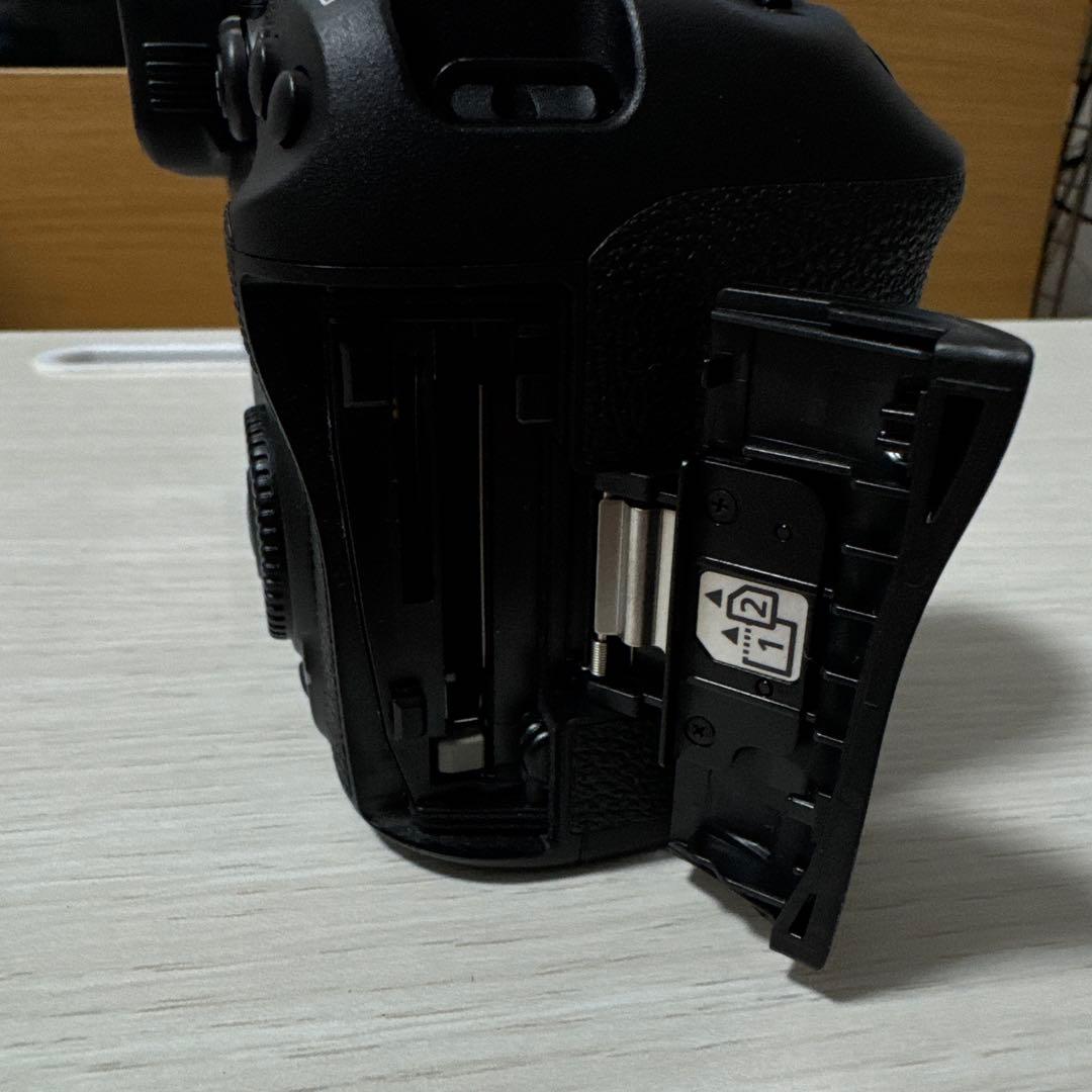 Canon EOS 7D Mark II バッテリーグリップとBG-E16