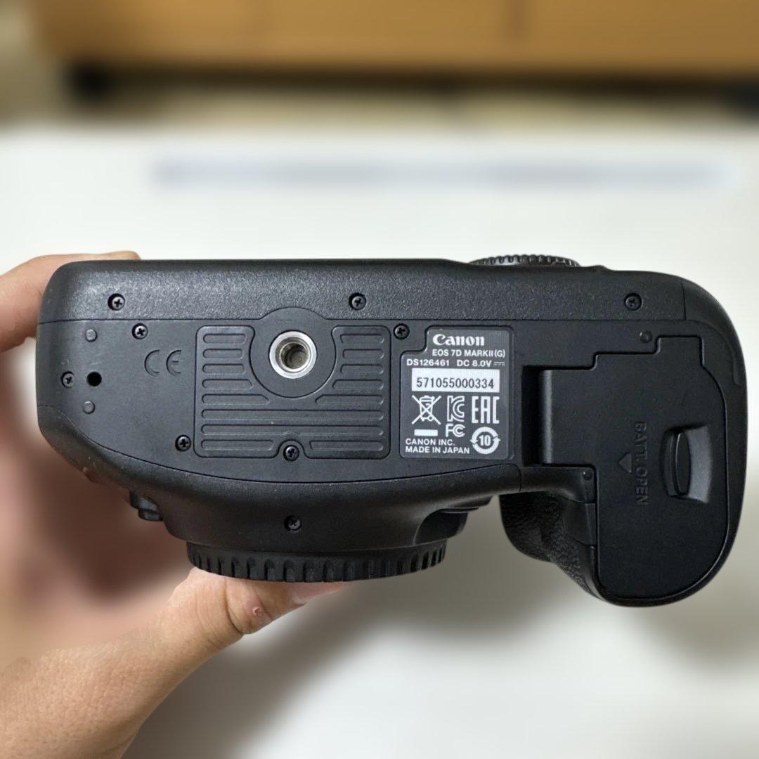 Canon EOS 7D Mark II バッテリーグリップとBG-E16