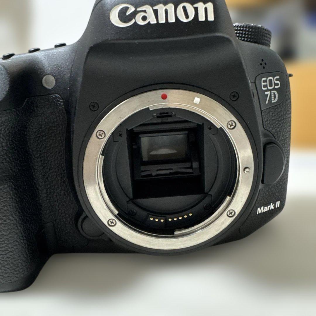 Canon EOS 7D Mark II バッテリーグリップとBG-E16