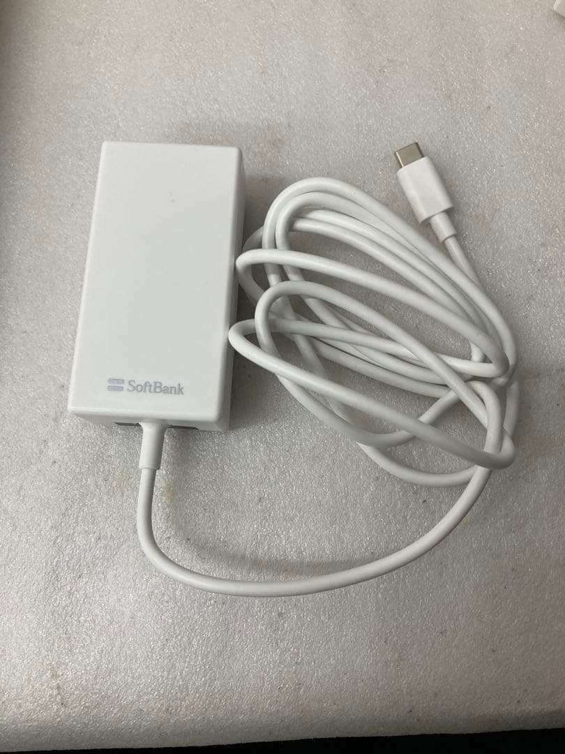 Libero 5G IV Y!mobile スマートフォン本体　充電アダプター