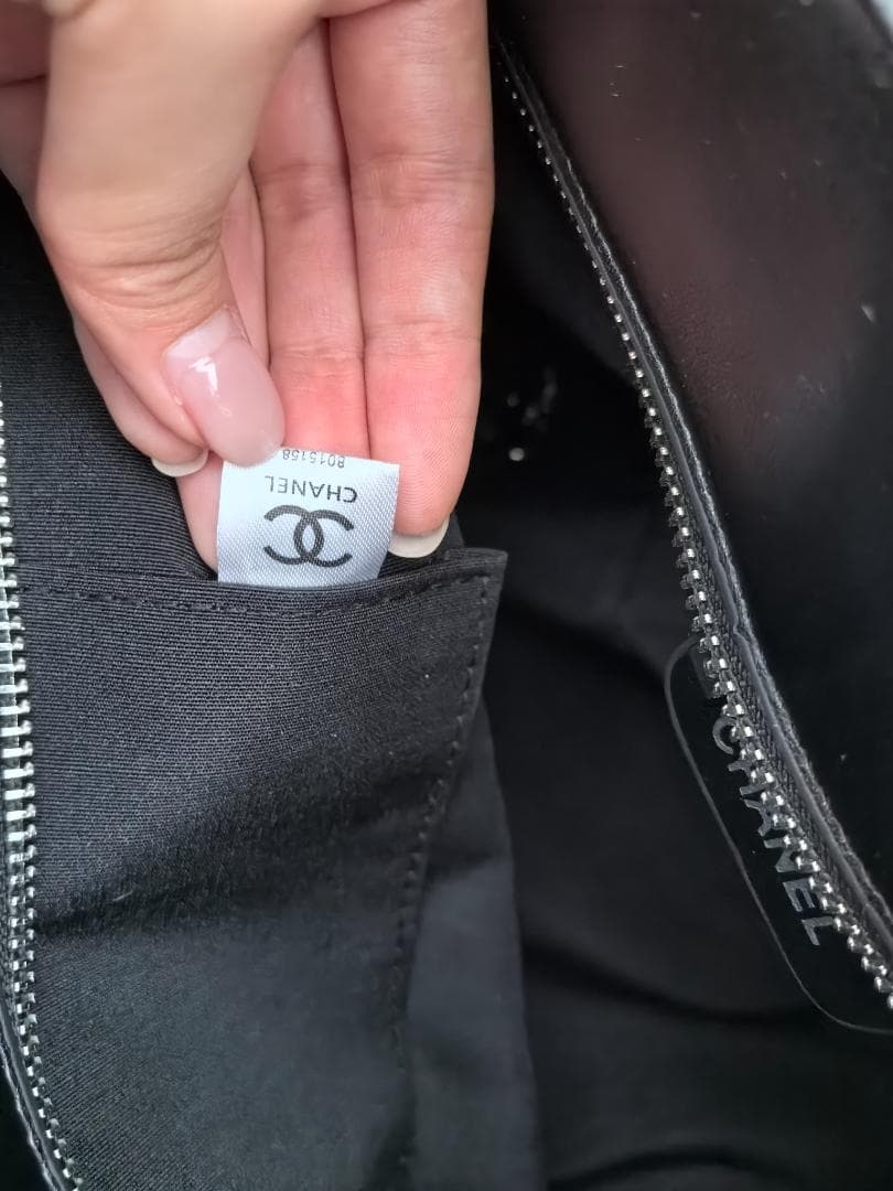 ブラックキルティング クラシックおしゃれ 大容量トートバッグ ポーチ付き