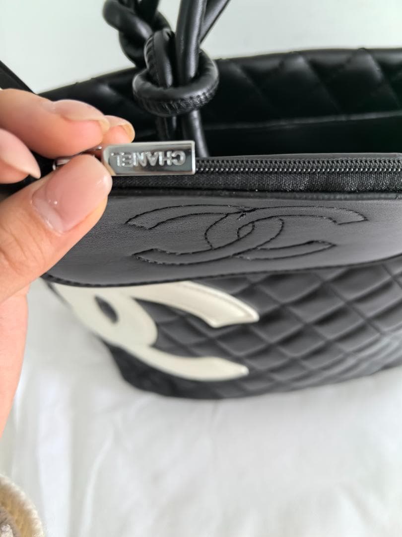 ブラックキルティング クラシックおしゃれ 大容量トートバッグ ポーチ付き