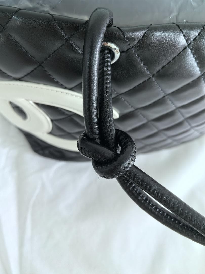 ブラックキルティング クラシックおしゃれ 大容量トートバッグ ポーチ付き