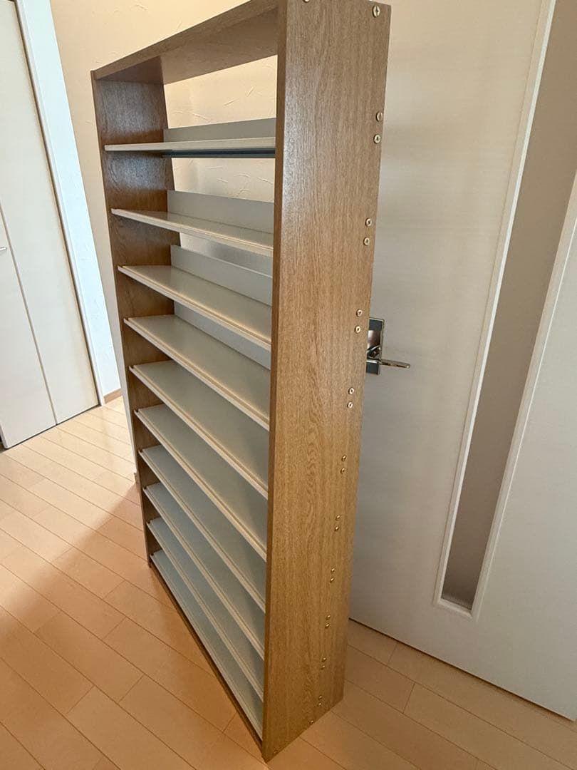 CDラック(幅約82cm、奥行約30cm、高さ約160cm、CD700枚以上)