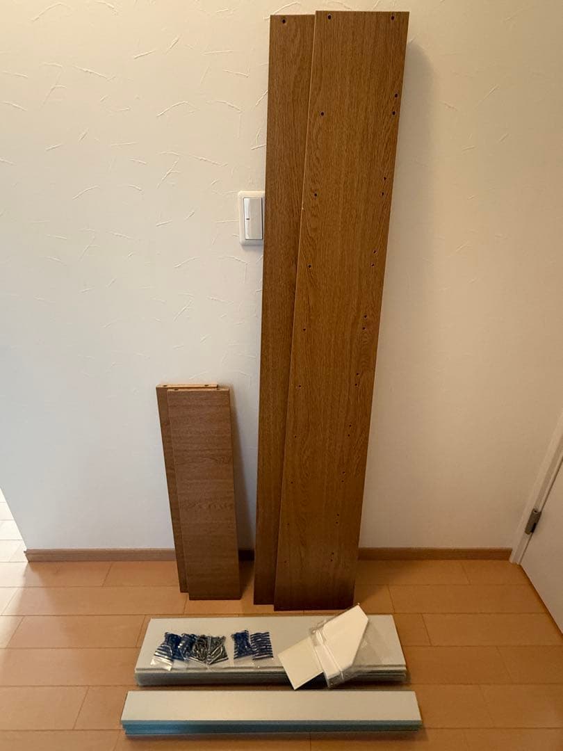 CDラック(幅約82cm、奥行約30cm、高さ約160cm、CD700枚以上)