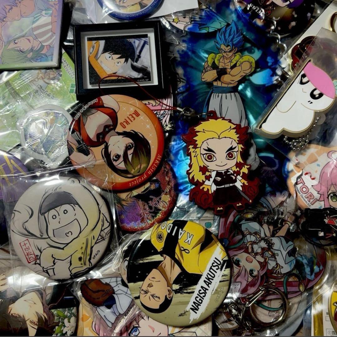 A.アニメグッズ ノンジャンル 缶バッジ 小物1600点大量まとめ売り 超大量