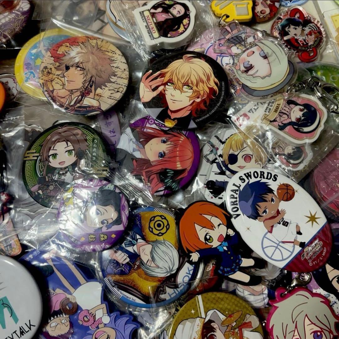 A.アニメグッズ ノンジャンル 缶バッジ 小物1600点大量まとめ売り 超大量