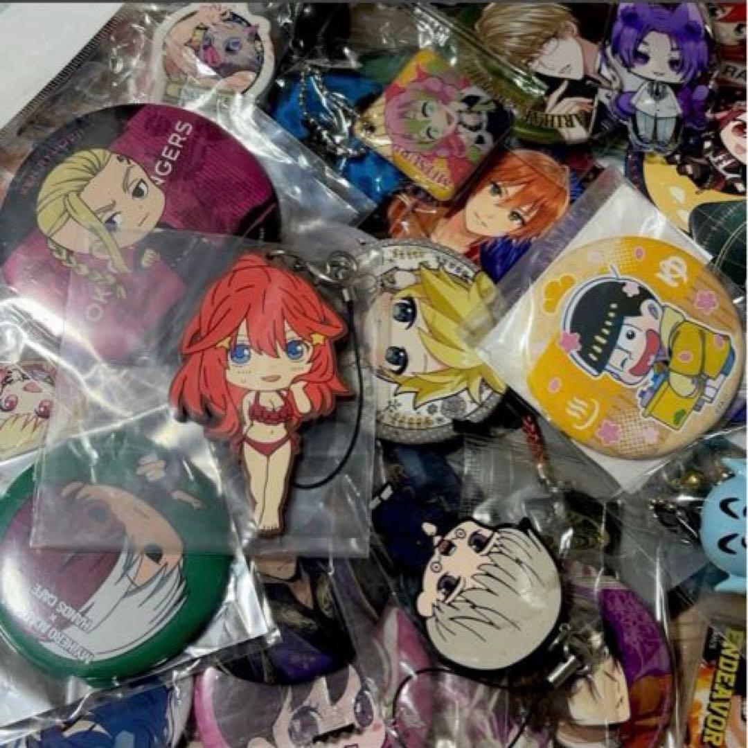 A.アニメグッズ ノンジャンル 缶バッジ 小物1600点大量まとめ売り 超大量