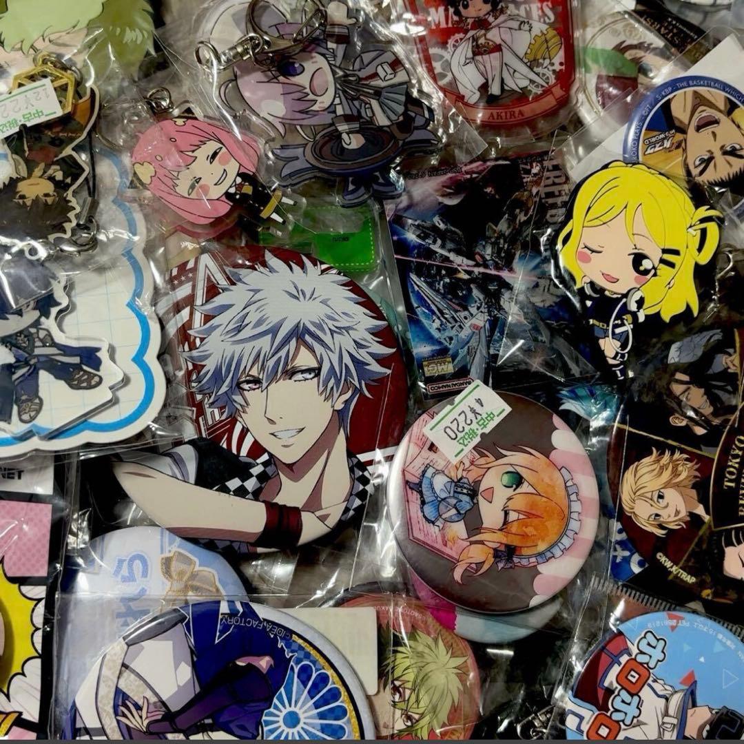A.アニメグッズ ノンジャンル 缶バッジ 小物1600点大量まとめ売り 超大量