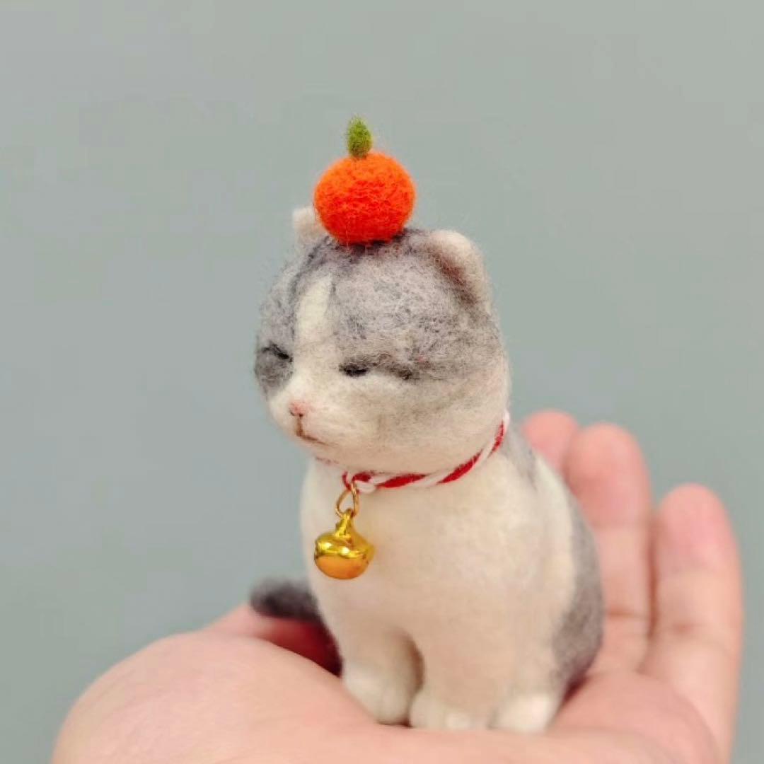 微笑む表情の猫さん 羊毛フェルト 置き物 ハンドメイド 海外作家様 ねこ