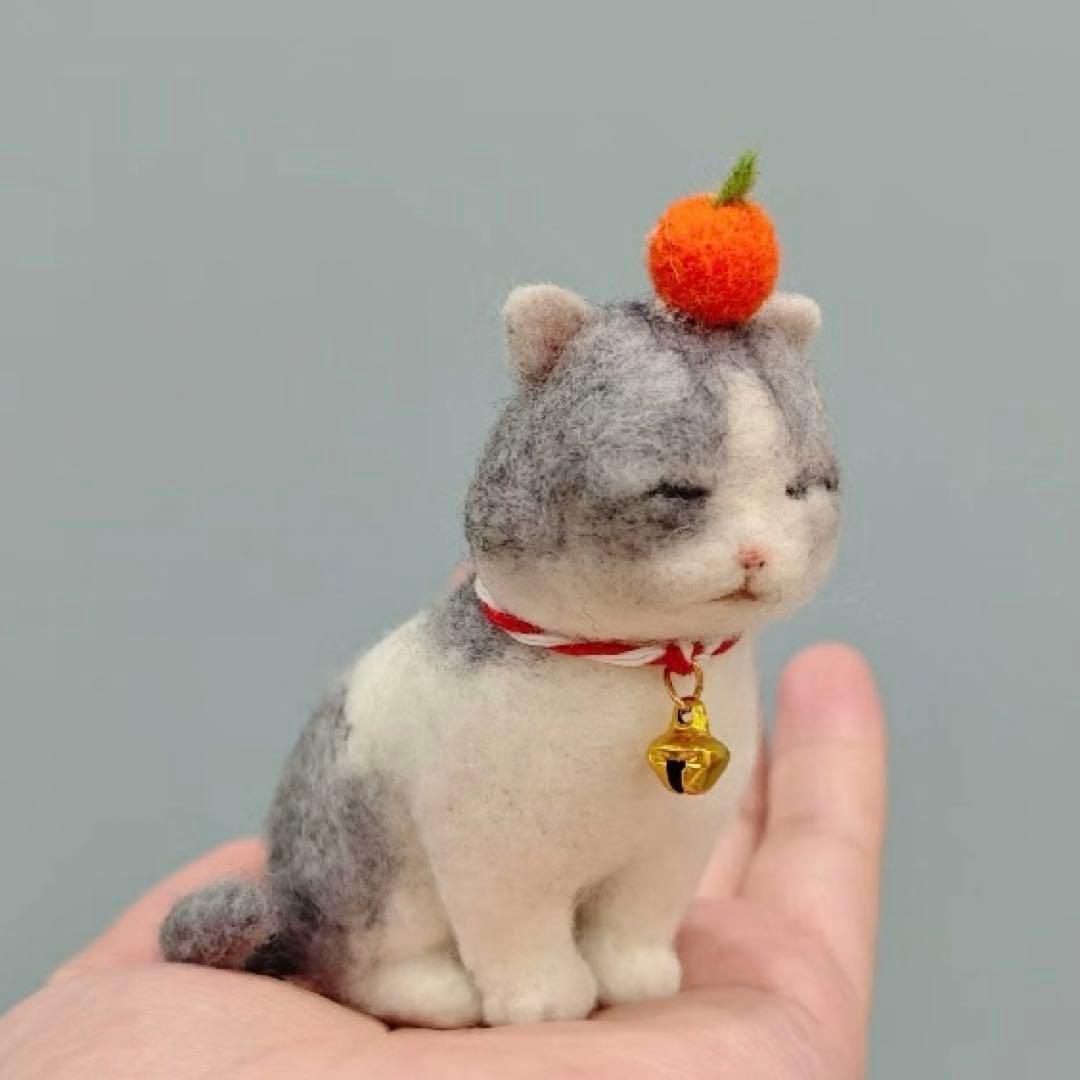 微笑む表情の猫さん 羊毛フェルト 置き物 ハンドメイド 海外作家様 ねこ