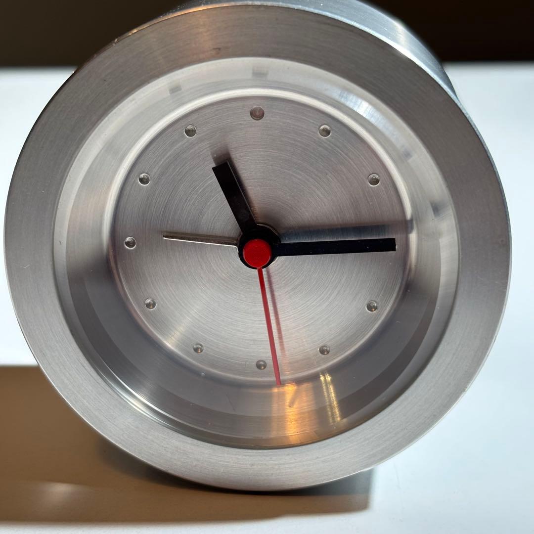 メタル製の置き時計　ポストモダン ミッドセンチュリー ヴィンテージ モダン