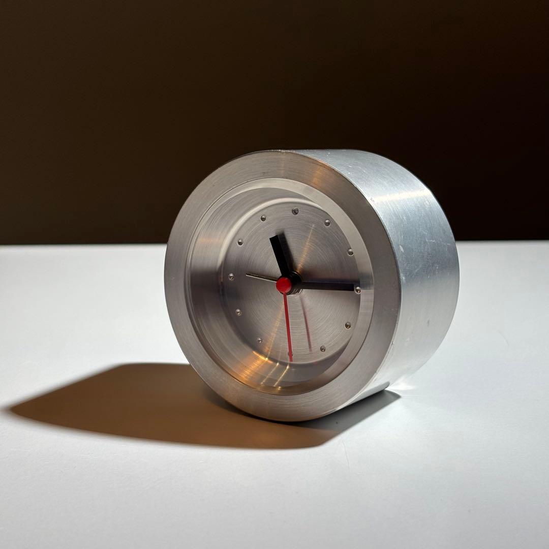 メタル製の置き時計　ポストモダン ミッドセンチュリー ヴィンテージ モダン