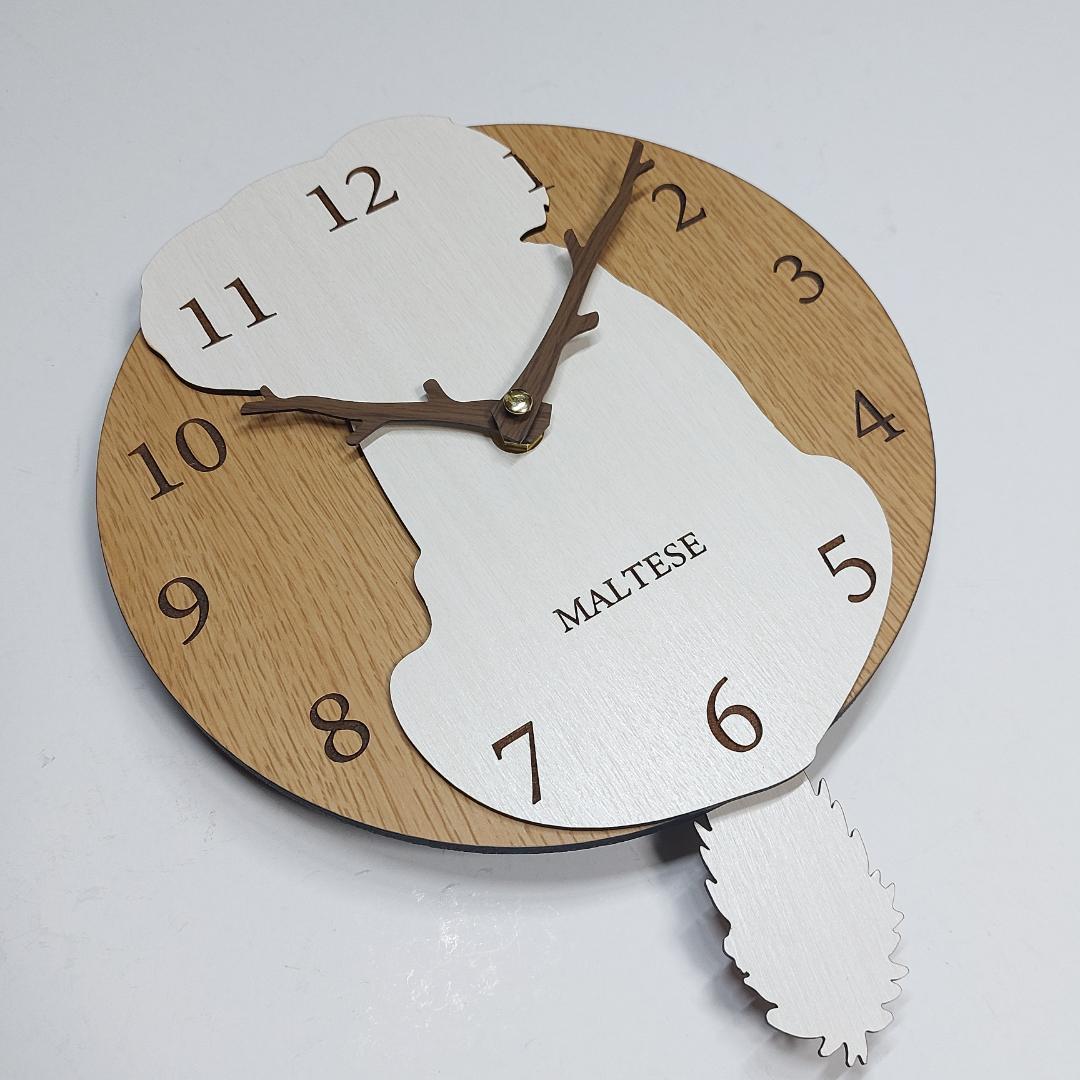 【期間限定値下げ】名入れ　　しっぽ 振り子・はみ出し掛時計　マルチーズ