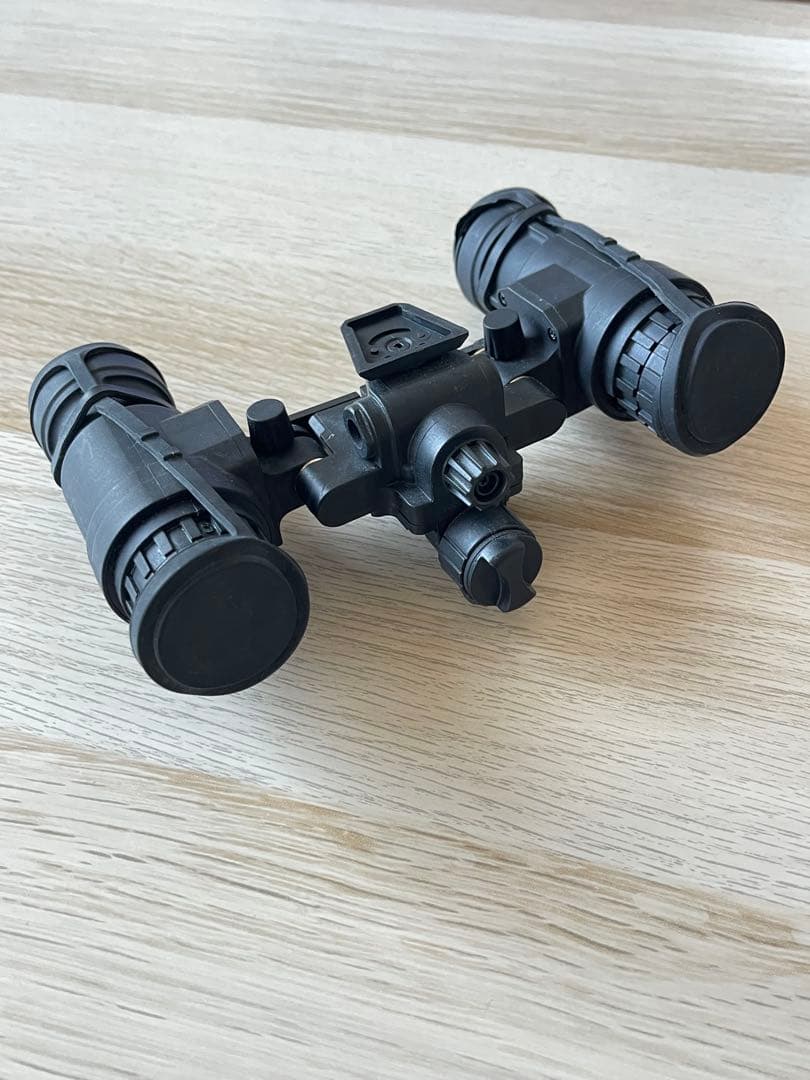 PVS 31 発行モデル　ストロボ　ヘルメットカバー付属