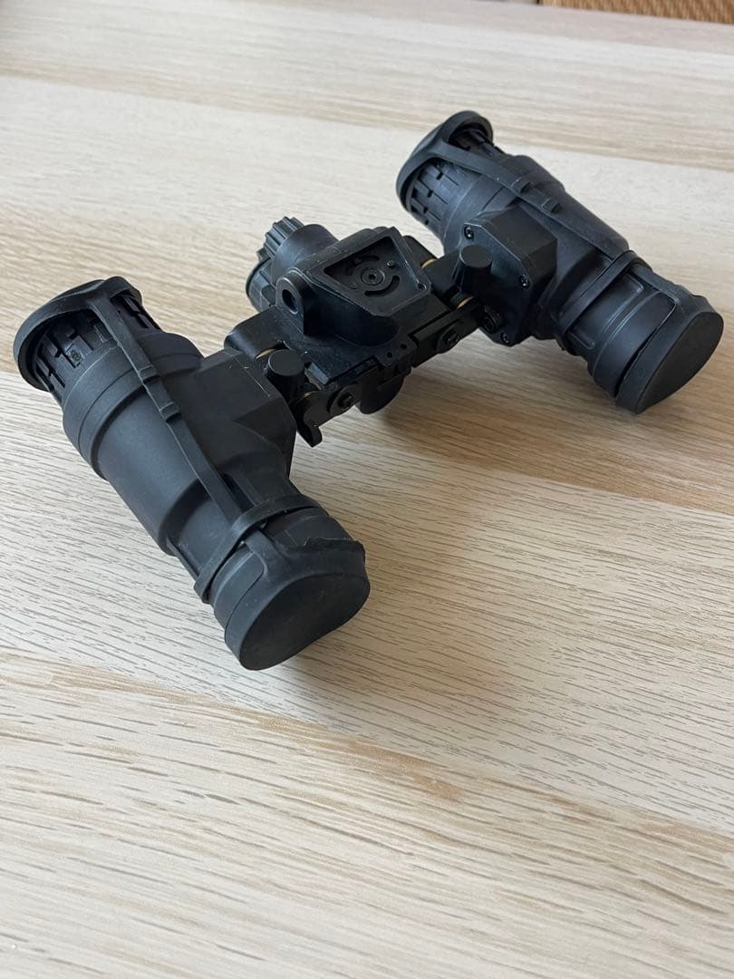 PVS 31 発行モデル　ストロボ　ヘルメットカバー付属