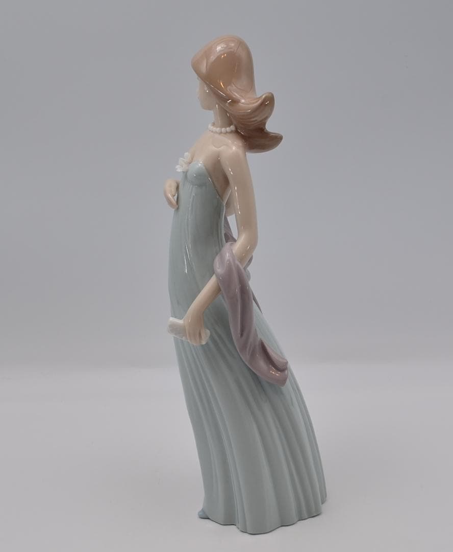 純真な女性　＃5487　No.2　★リヤドロ　スペイン　ポーセリン　箱付き　絶版